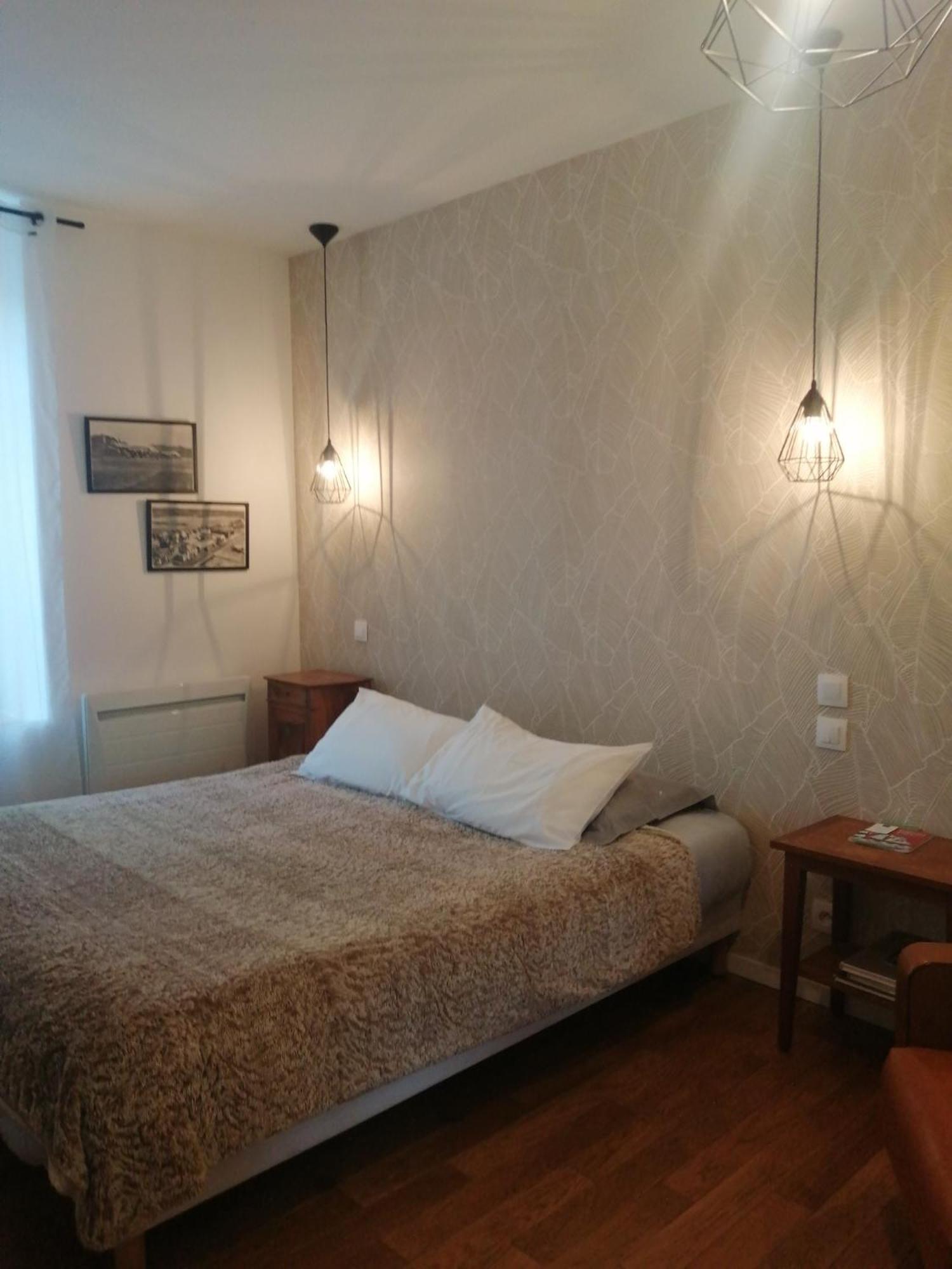 Le Quai 18 Bed and Breakfast Lesneven Exteriör bild